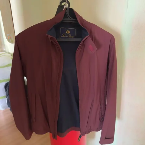 Продам жакет Лоро Пиано размер M - Верхняя одежда в Владивосток