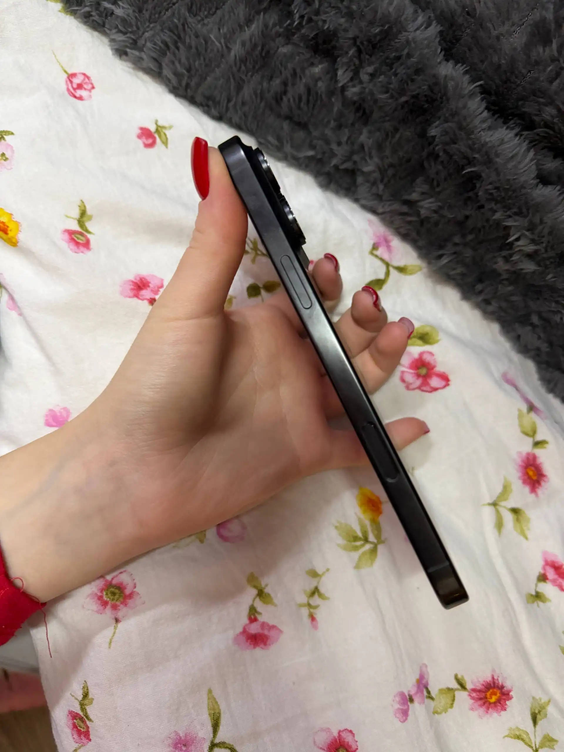 Продам iPhone 16 Pro Max - Смартфоны (Электроника) в Владивосток