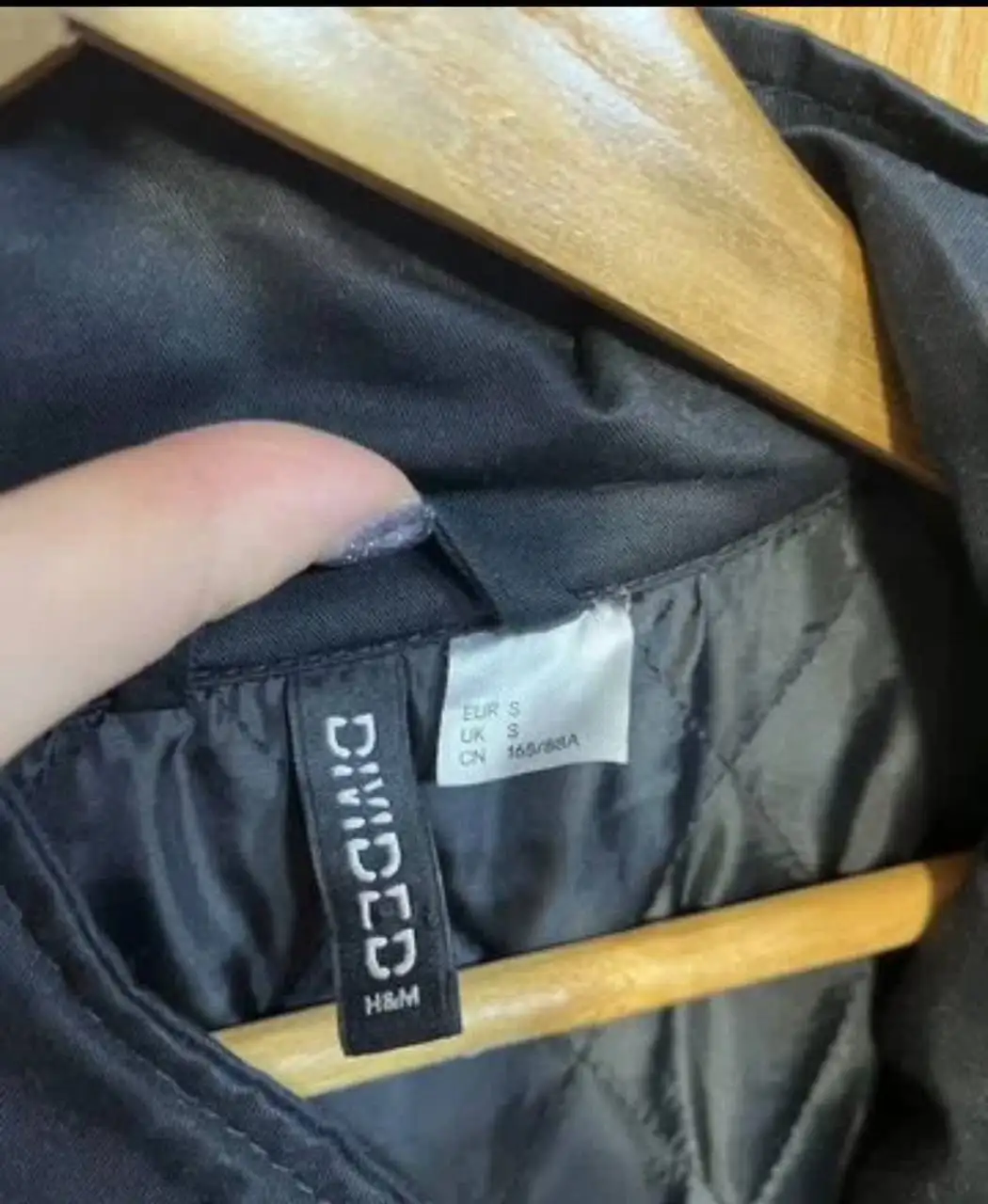 Продам весеннюю тканевую куртку-парку H&M черного цвета - Верхняя одежда (Одежда) в Владивосток