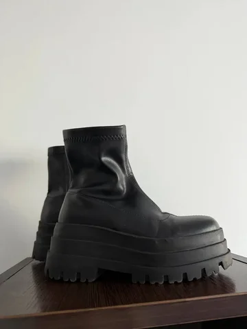 Демисезонные ботинки 36 размер (ощущаются как 37) - Блузы в Владивосток