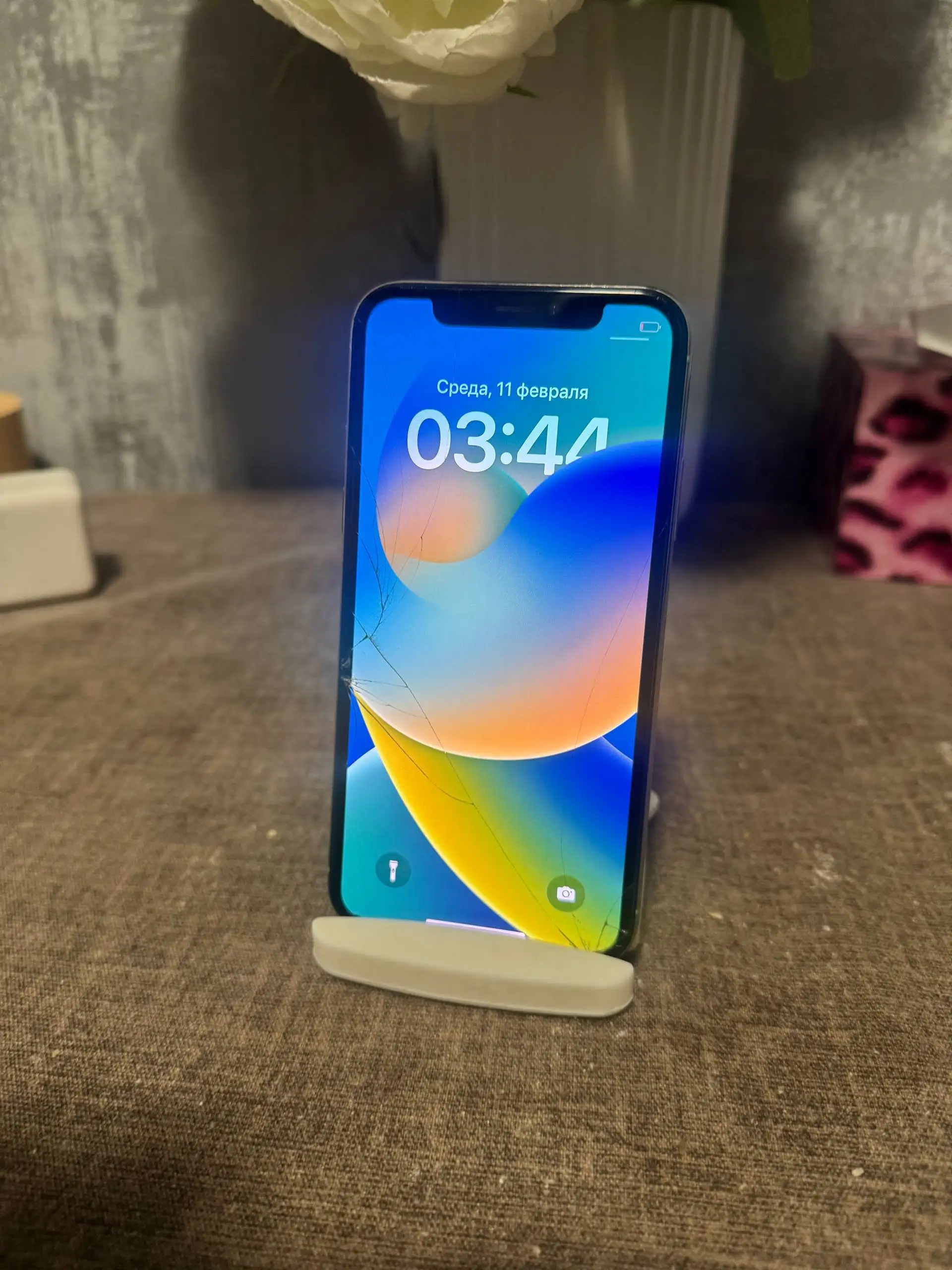 iPhone X 64 ГБ с неисправным Face ID и разбитым экраном - Смартфоны (Электроника) в Владивосток