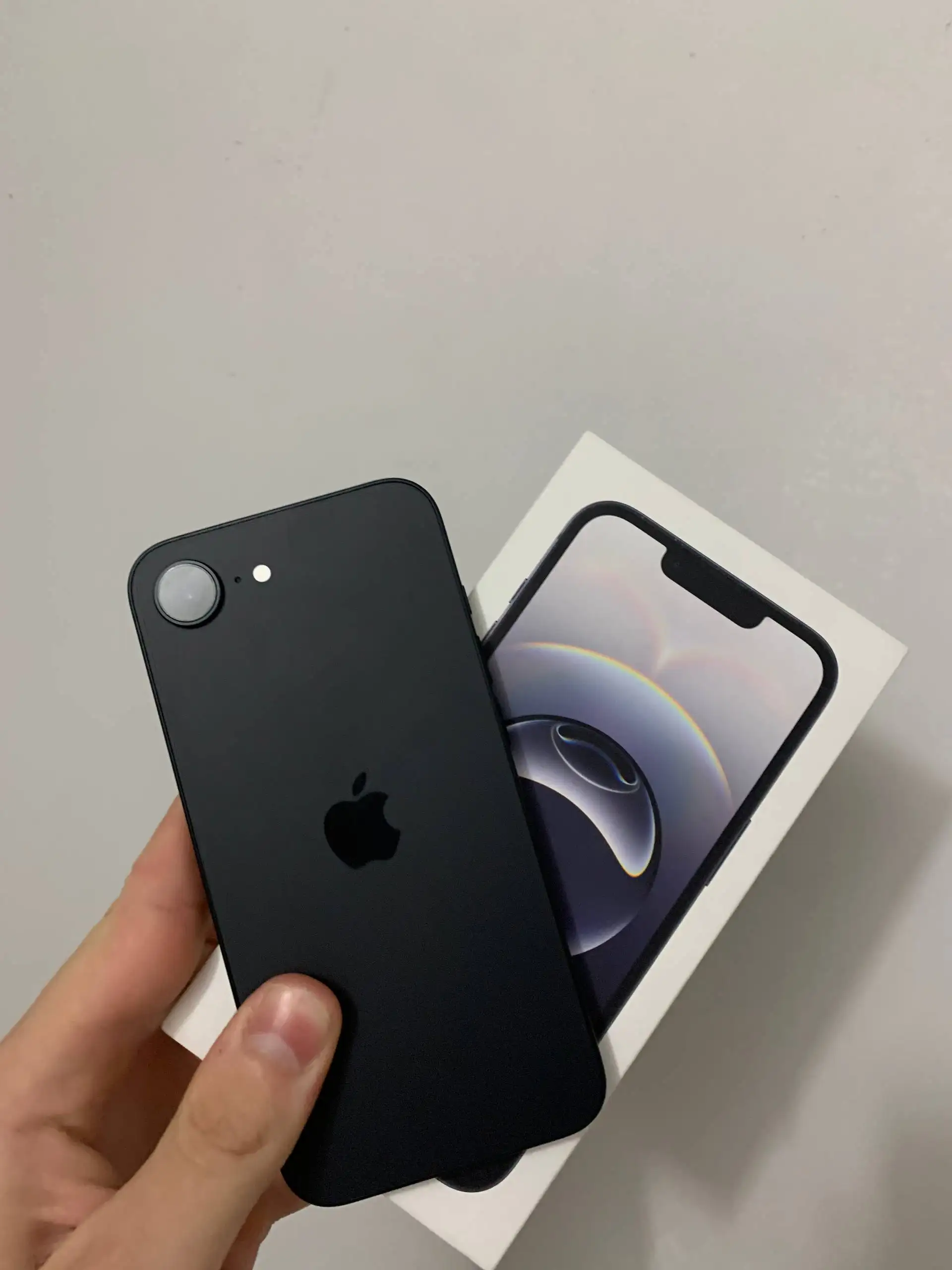 iPhone 16e 128GB в идеальном состоянии - Смартфоны (Электроника) в Владивосток