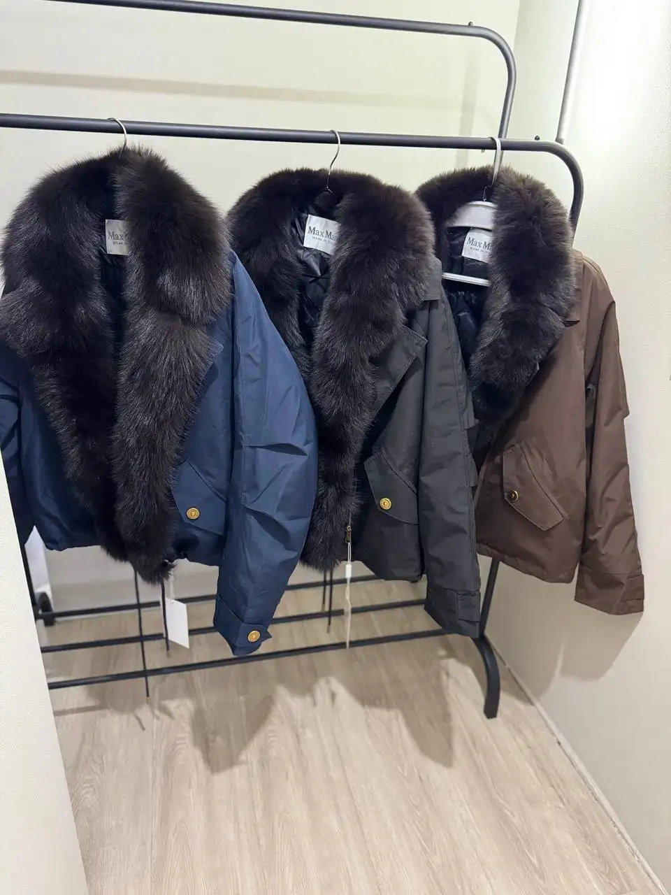 Парки с натуральным мехом песца демисезонные - Верхняя одежда (Одежда) в Владивосток