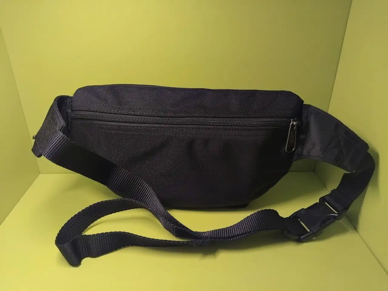 Сумка Eastpak новая с тремя карманами - Одежда в Владивосток