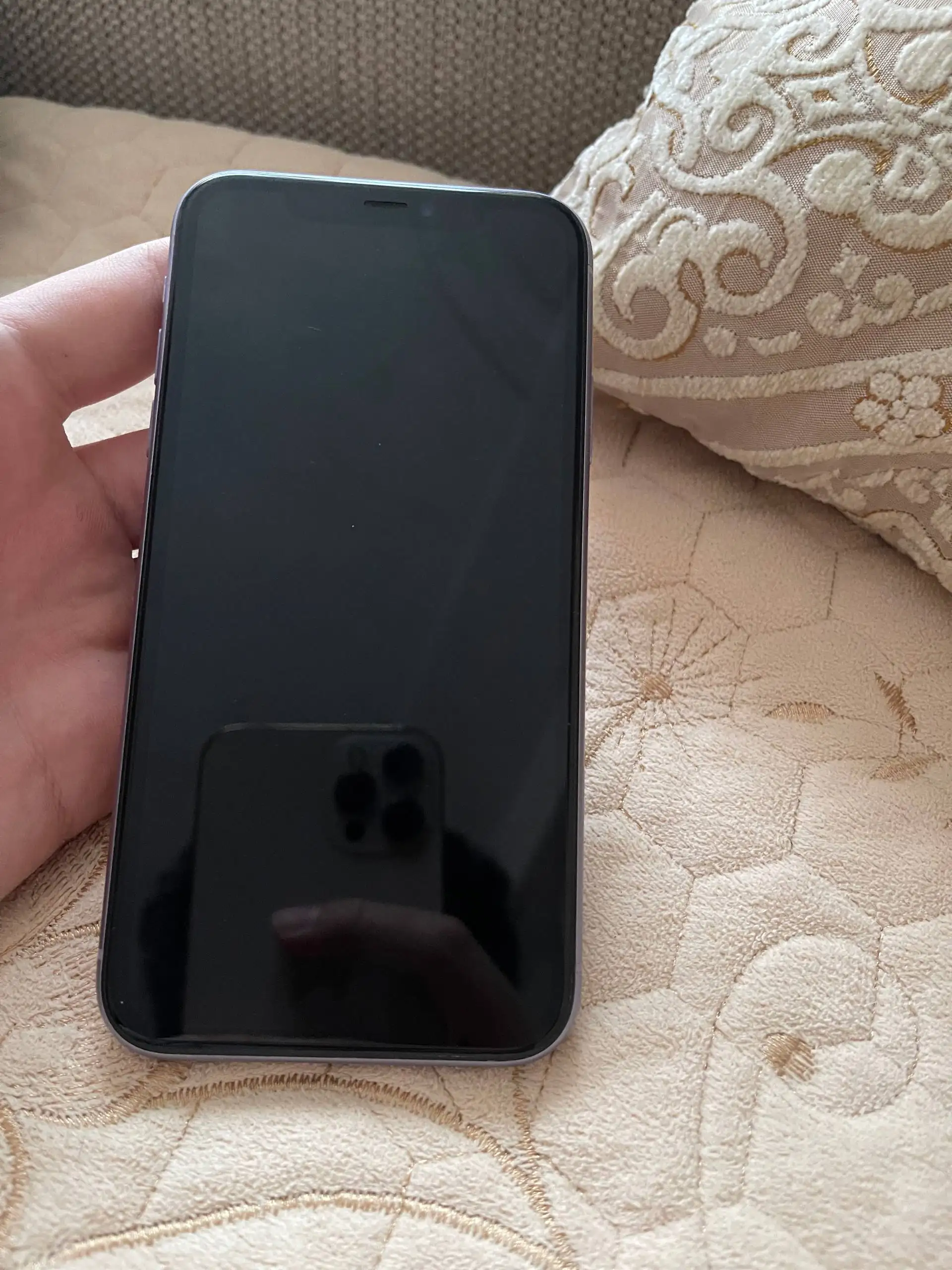 Продам iPhone 11 64 ГБ с разбитой камерой - Смартфоны (Электроника) в Владивосток