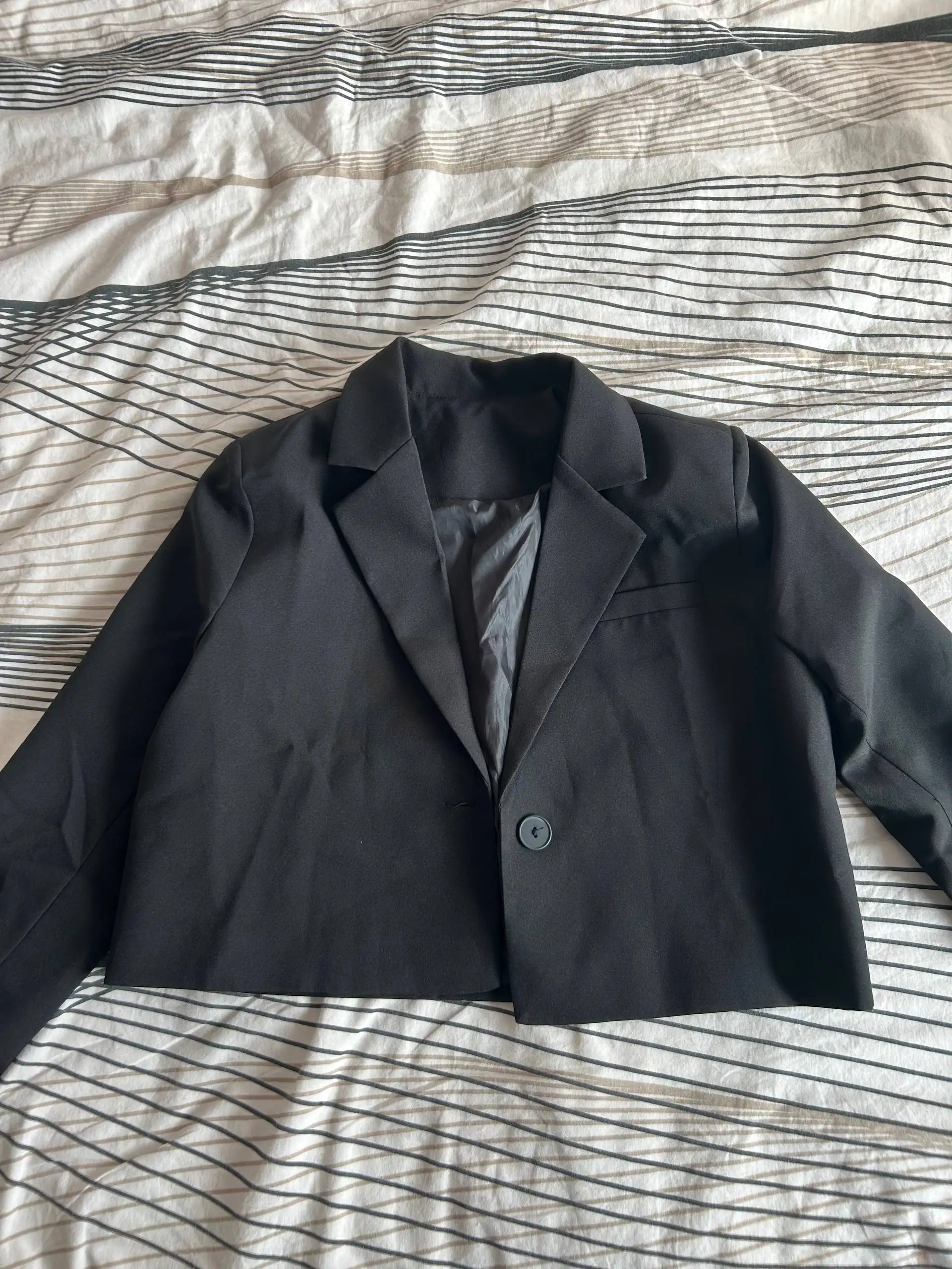 Продам укороченный женский пиджак размер 44-46 - Верхняя одежда (Одежда) в Владивосток