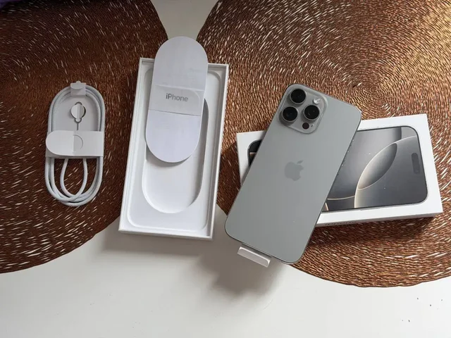 iPhone 16 Pro Max 512GB Gray - срочная продажа - Видеокарты в Владивосток