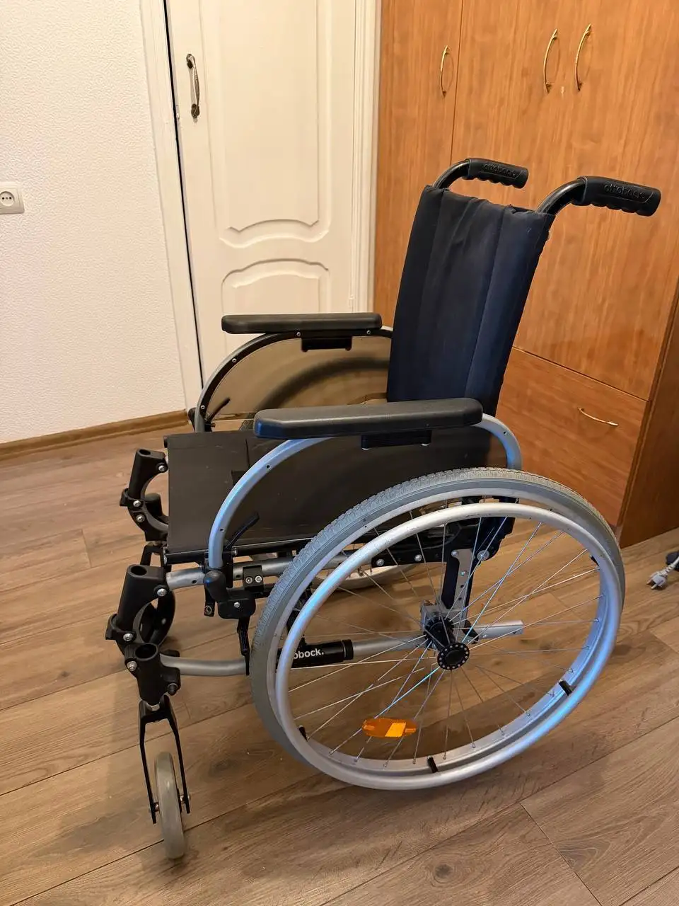 Продам инвалидную коляску в отличном состоянии - Барахолка в Владивосток
