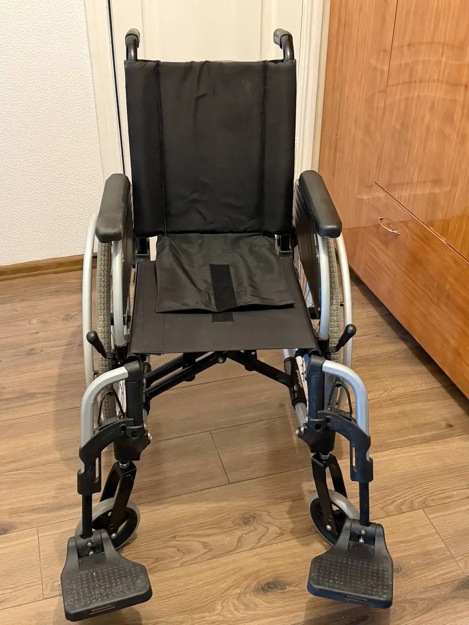 Продам инвалидную коляску в отличном состоянии - Барахолка в Владивосток