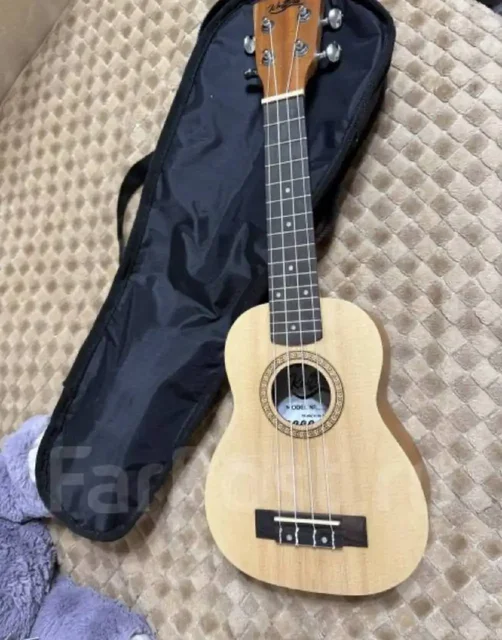 Продам новую укулеле с чехлом - Игры в Владивосток