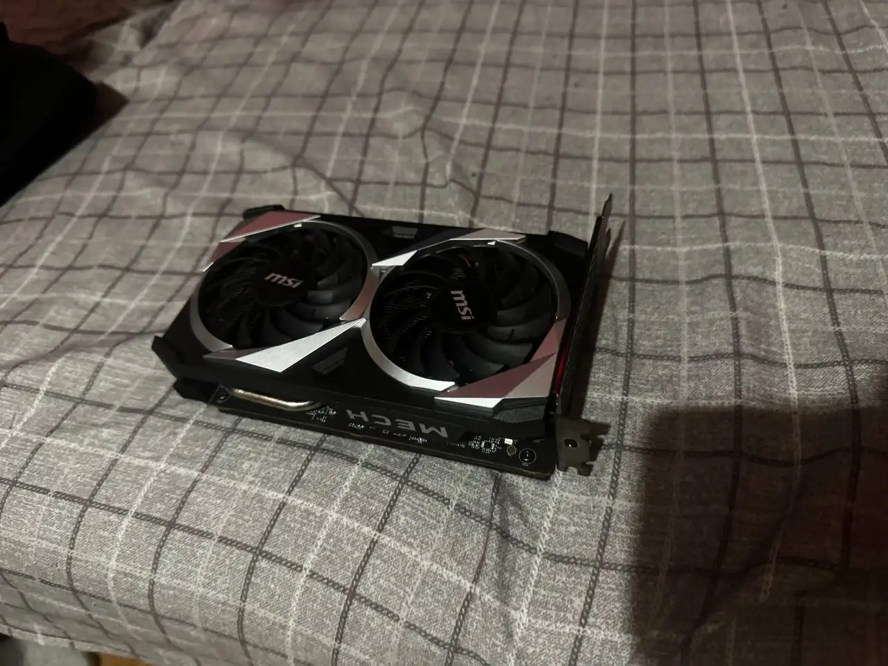 Продажа видеокарты RX 6500 XT 4GB - Компьютерные комплектующие (Электроника) в Владивосток