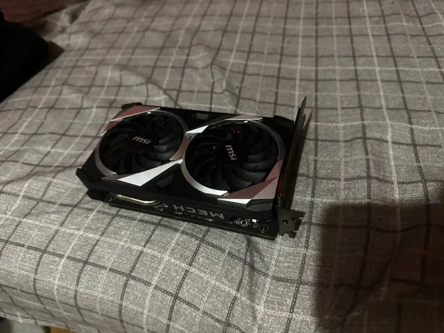 Продажа видеокарты RX 6500 XT 4GB - Игровые аксессуары в Владивосток