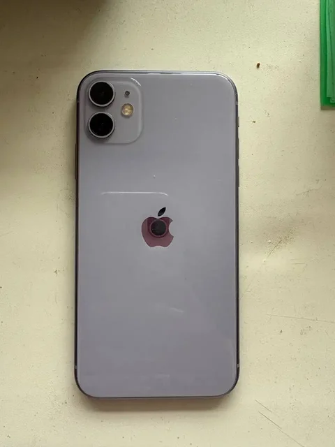 Продам iPhone 11 64Gb фиолетовый - Игровые аксессуары в Владивосток