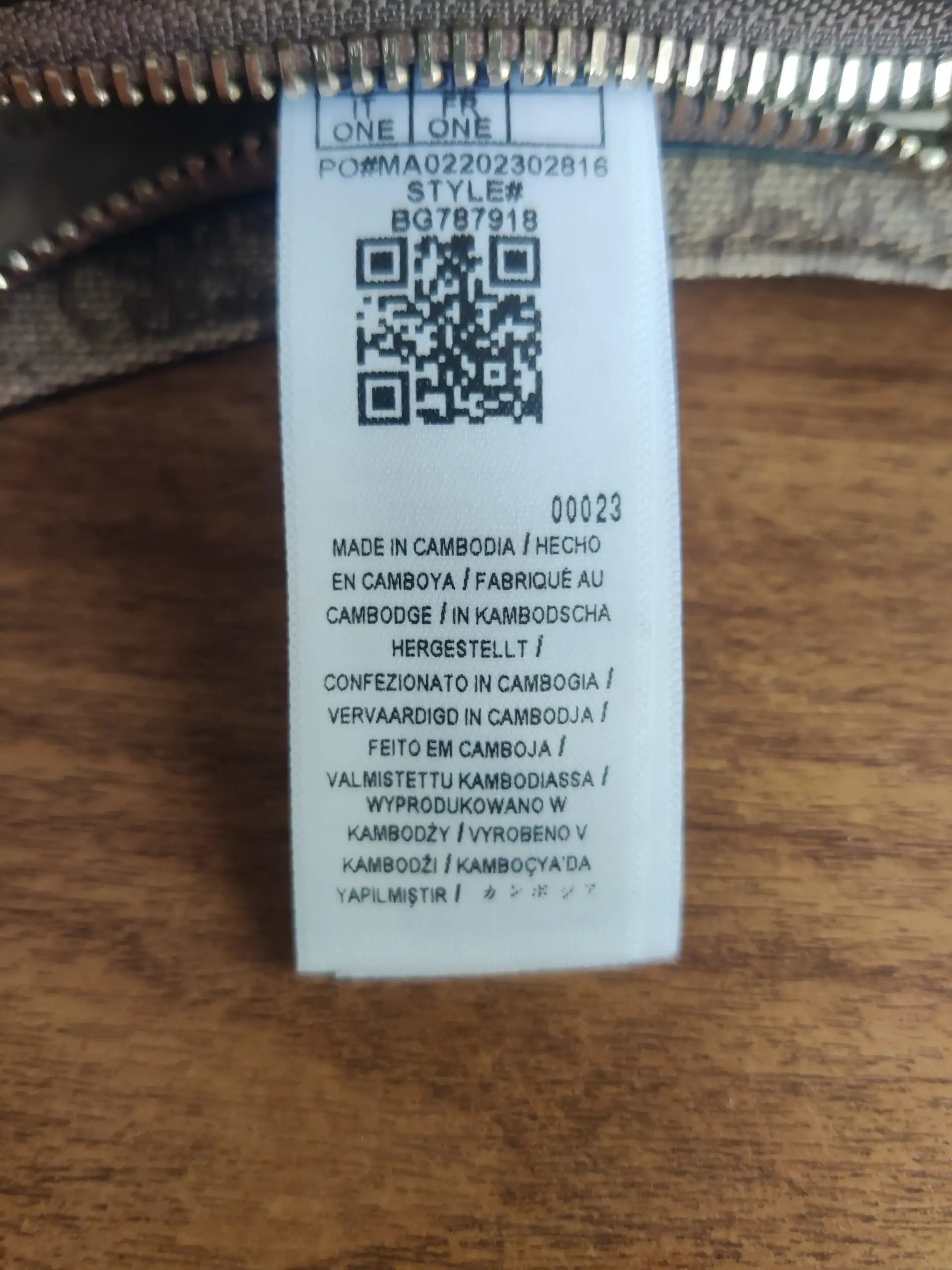 Продам сумочку GUESS оригинал - Сумки (Одежда) в Владивосток