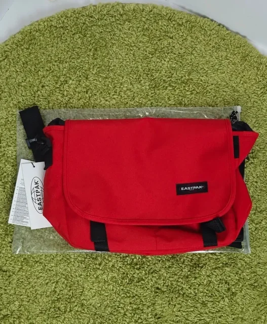 Мессенджер Eastpak новый с биркой - Спортпитание в Владивосток