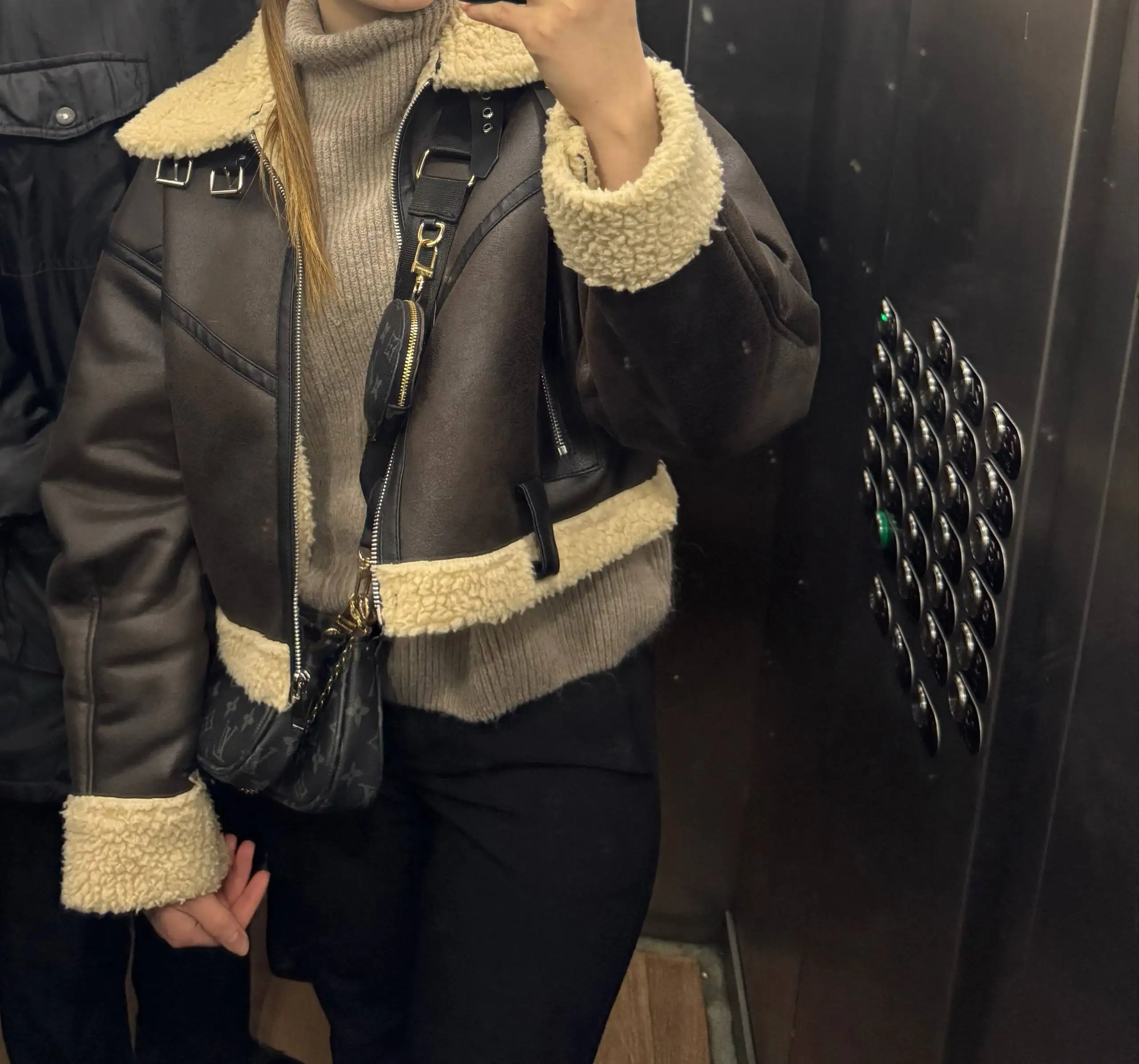 Продажа ботфорт, шубы и дубленки - Верхняя одежда (Одежда) в Владивосток