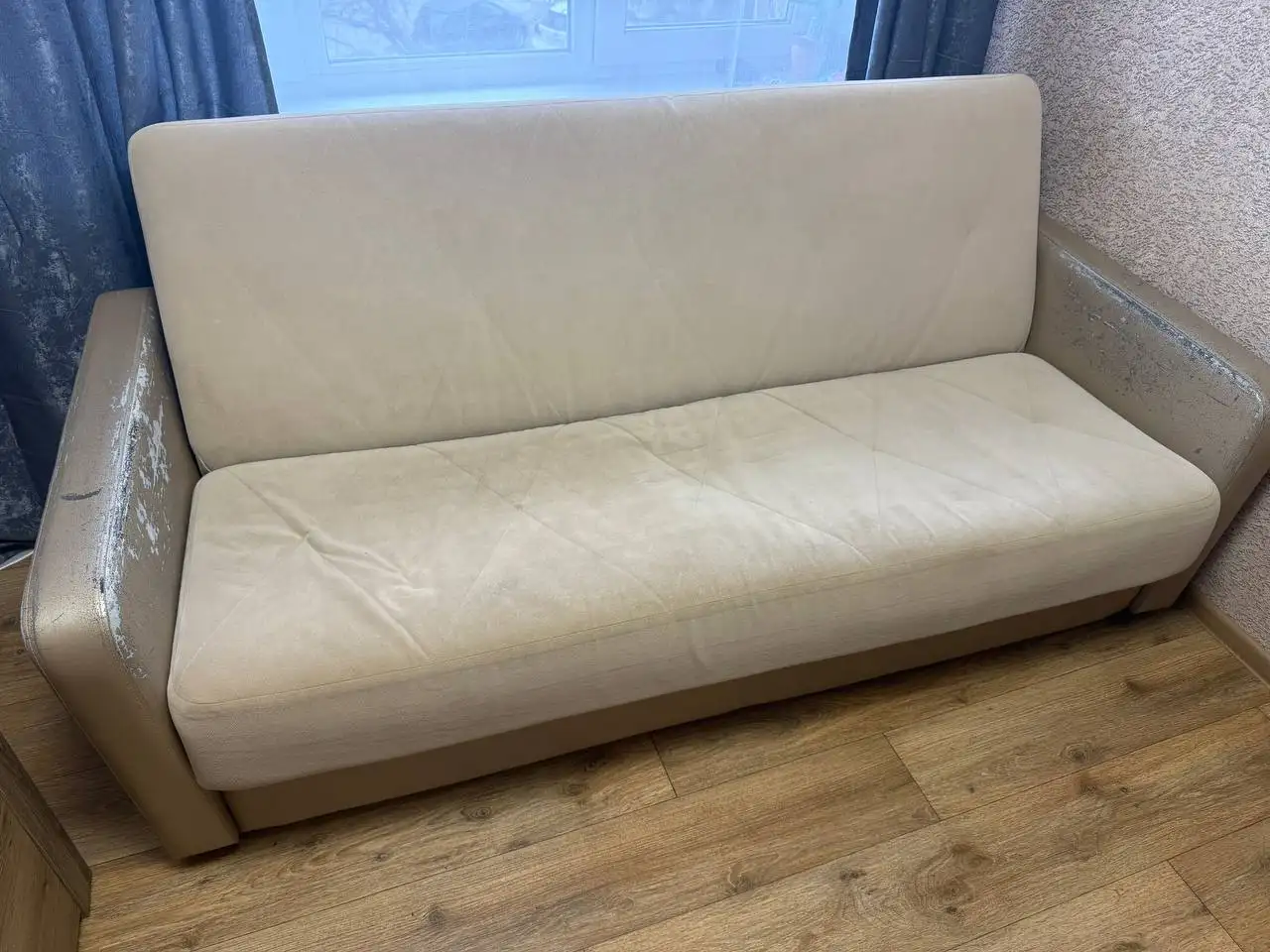 Продам диван с отсеком для хранения - Мебель (Для дома и дачи) в Владивосток