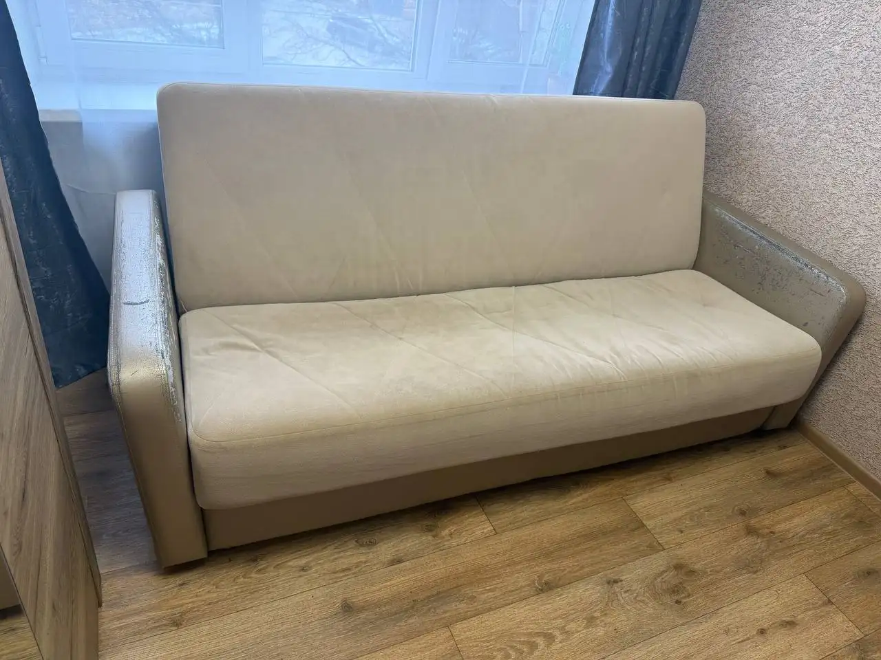 Продам диван с отсеком для хранения - Мебель (Для дома и дачи) в Владивосток