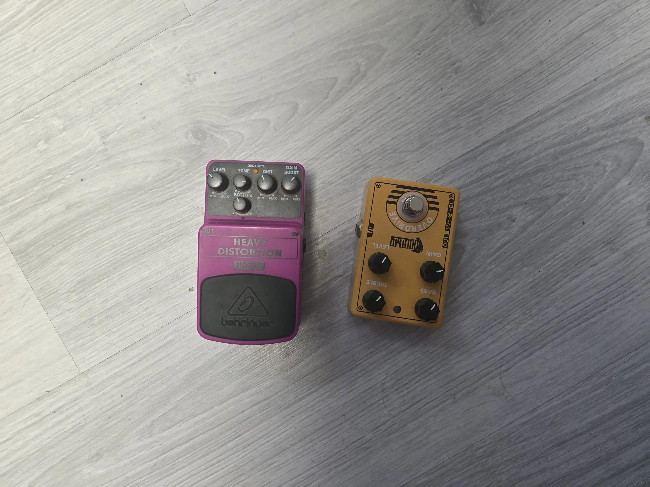 Электрогитара с комбиком и педалями - Музыкальные инструменты (Хобби и отдых) в Владивосток