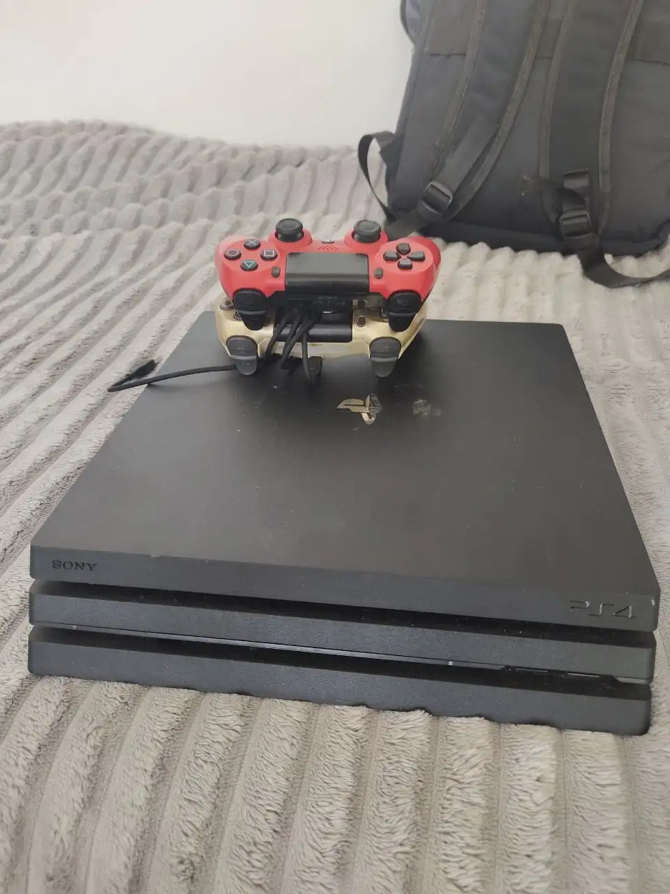 Sony PlayStation 4 1ТБ с 2 геймпадами - Игровые консоли (Электроника) в Владивосток