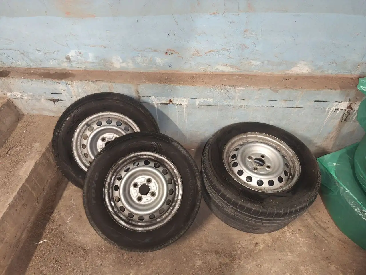 Продам хорошие колеса 4шт - Шины и диски (Авто) в Владивосток