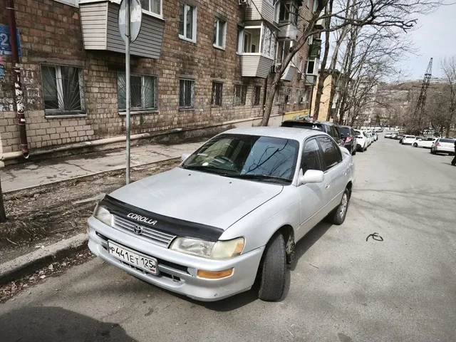 Продажа автомобиля Toyota Corolla - Шины и колёса в Владивосток