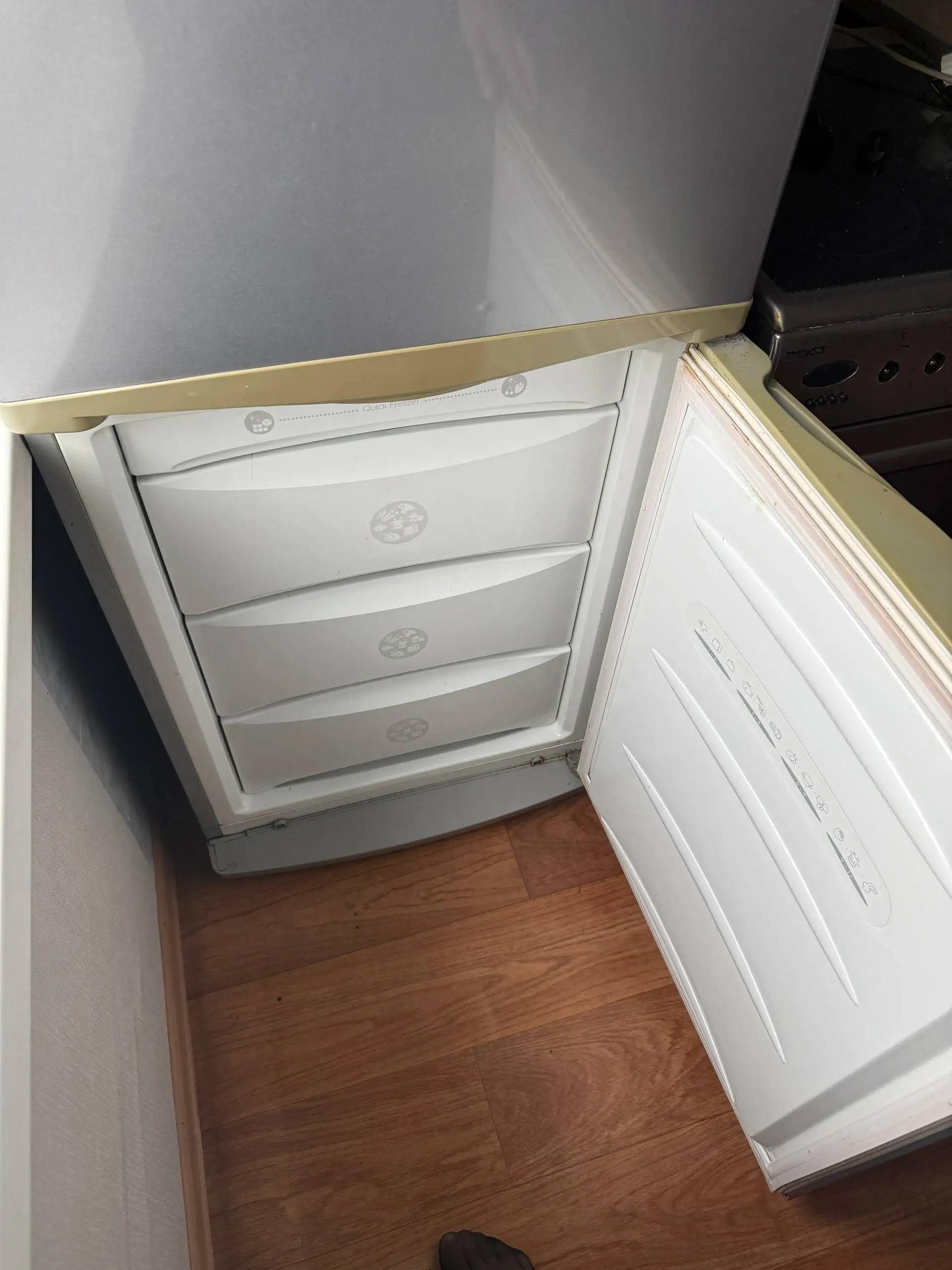 Холодильник в отличном состоянии - Электроника в Владивосток