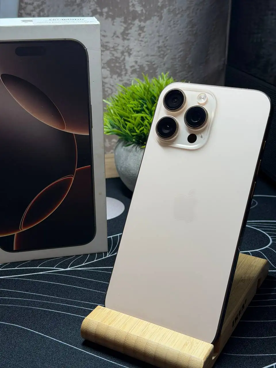 iPhone 16 Pro Max 256GB - Смартфоны и аксессуары (Электроника) в Владивосток