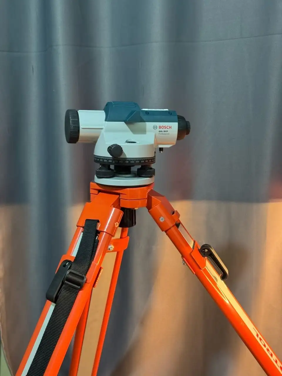 Оптический нивелир Bosch GOL 32 D Professional - Авто в Владивосток