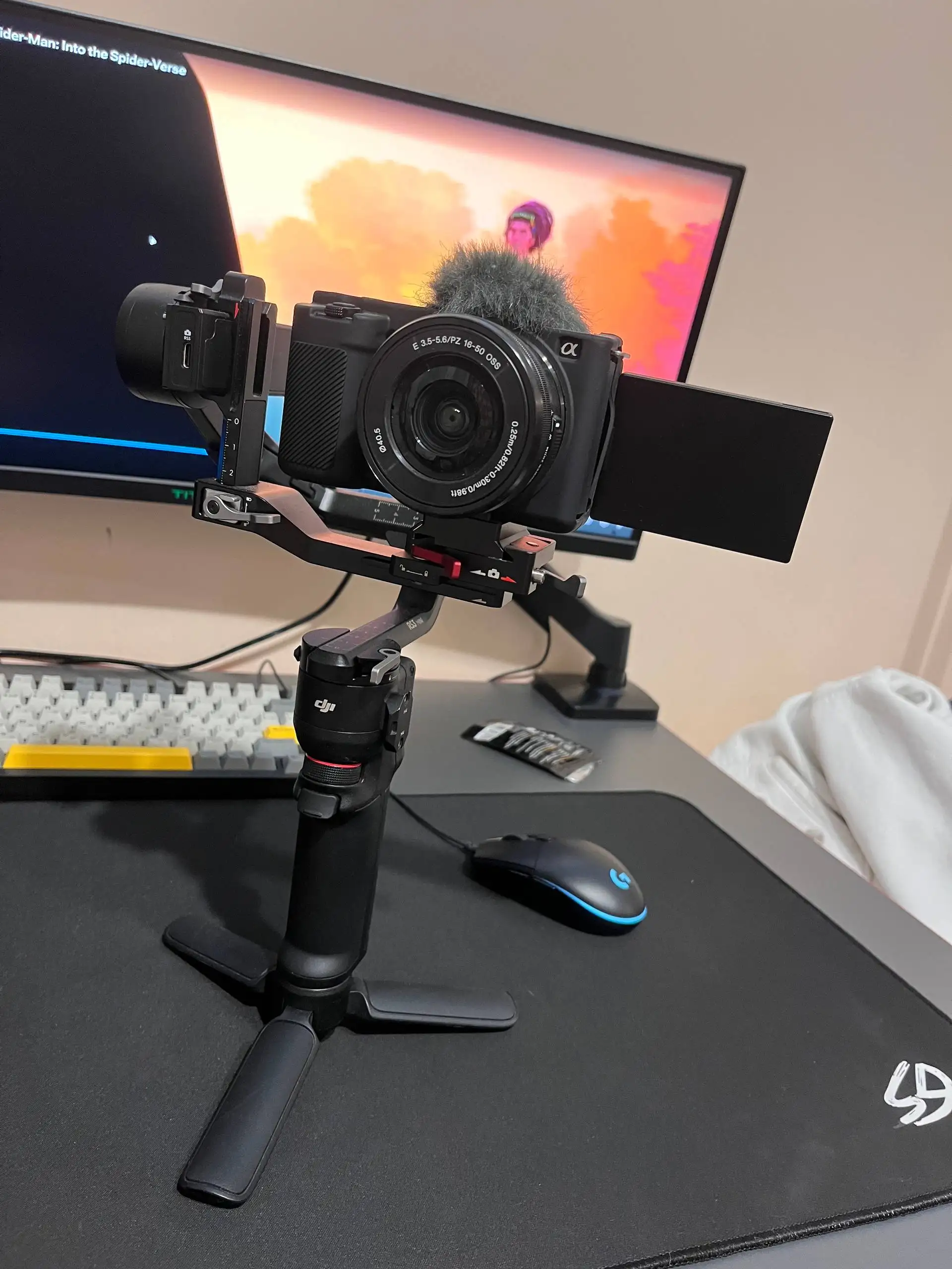 Продам камеру Sony ZV-E10 с объективом и стабилизатором - Фото и видеотехника (Электроника) в Владивосток