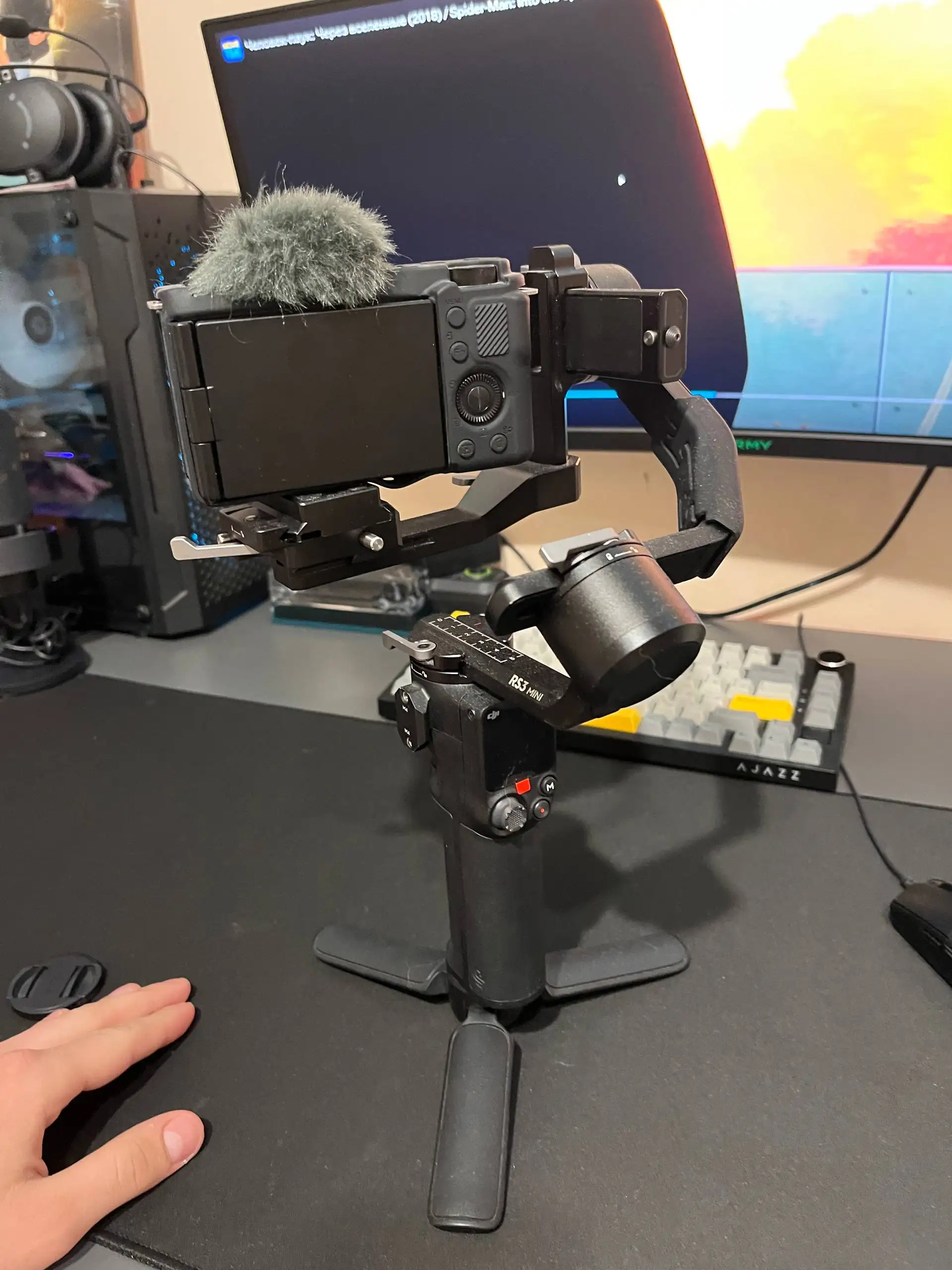 Продам камеру Sony ZV-E10 с объективом и стабилизатором - Фото и видеотехника (Электроника) в Владивосток