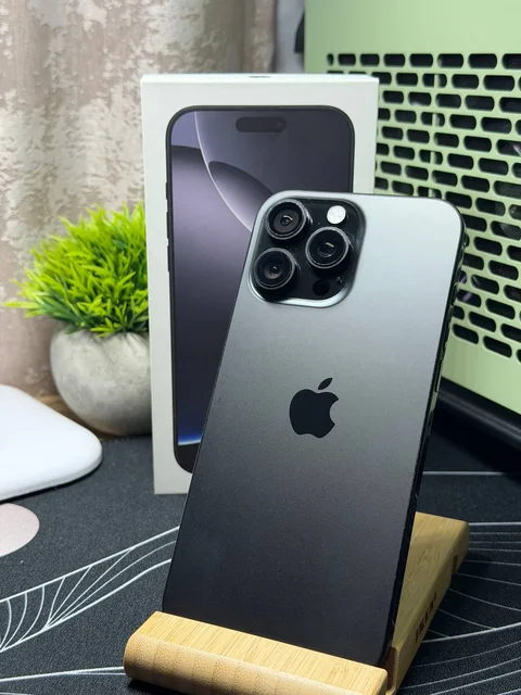 Продам iPhone 16 Pro Max 256GB - Оптика в Владивосток