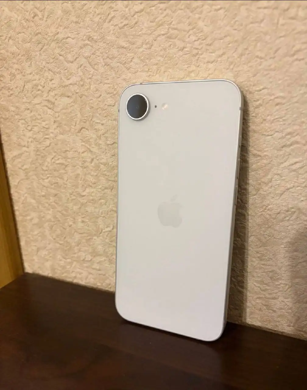 Iphone 16e - Мобильные телефоны (Электроника) в Владивосток