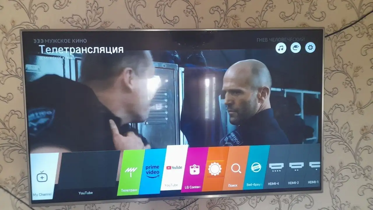 Продам телевизор LG Smart TV 107 см - Телевизоры (Электроника) в Владивосток