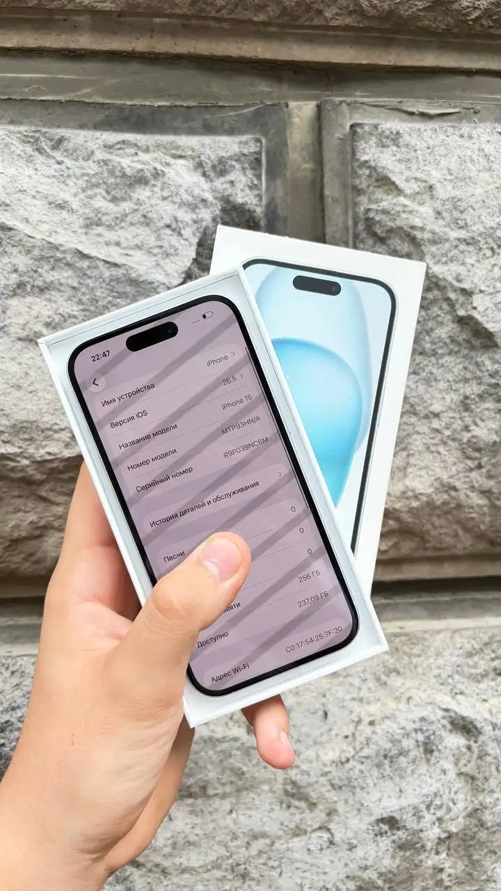 iPhone 15 256GB с вмятиной на корпусе - Мобильные телефоны (Электроника) в Владивосток