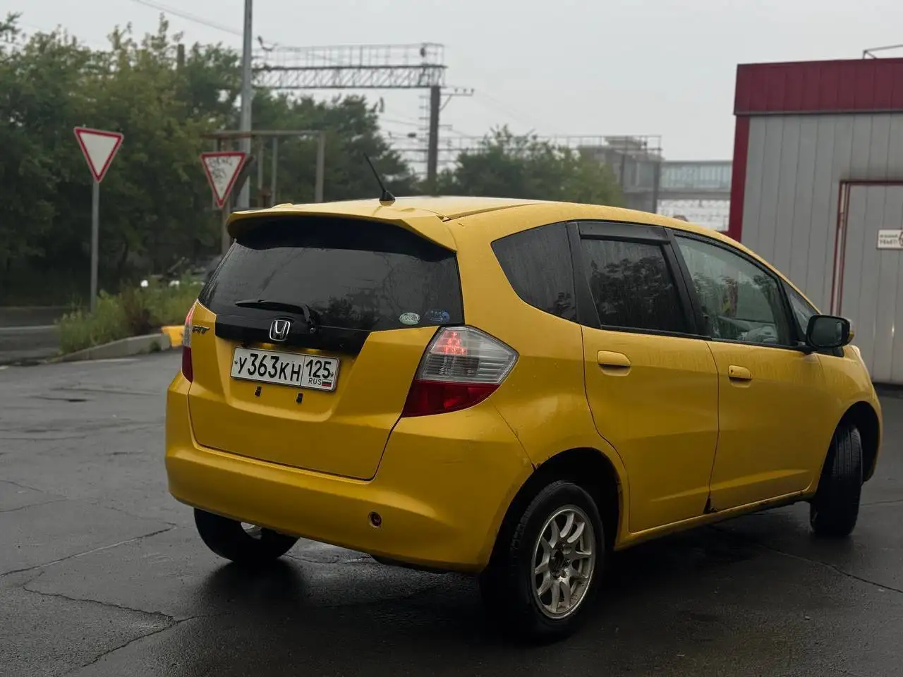 Honda Fit 2010 - Легковые автомобили (Авто) в Владивосток