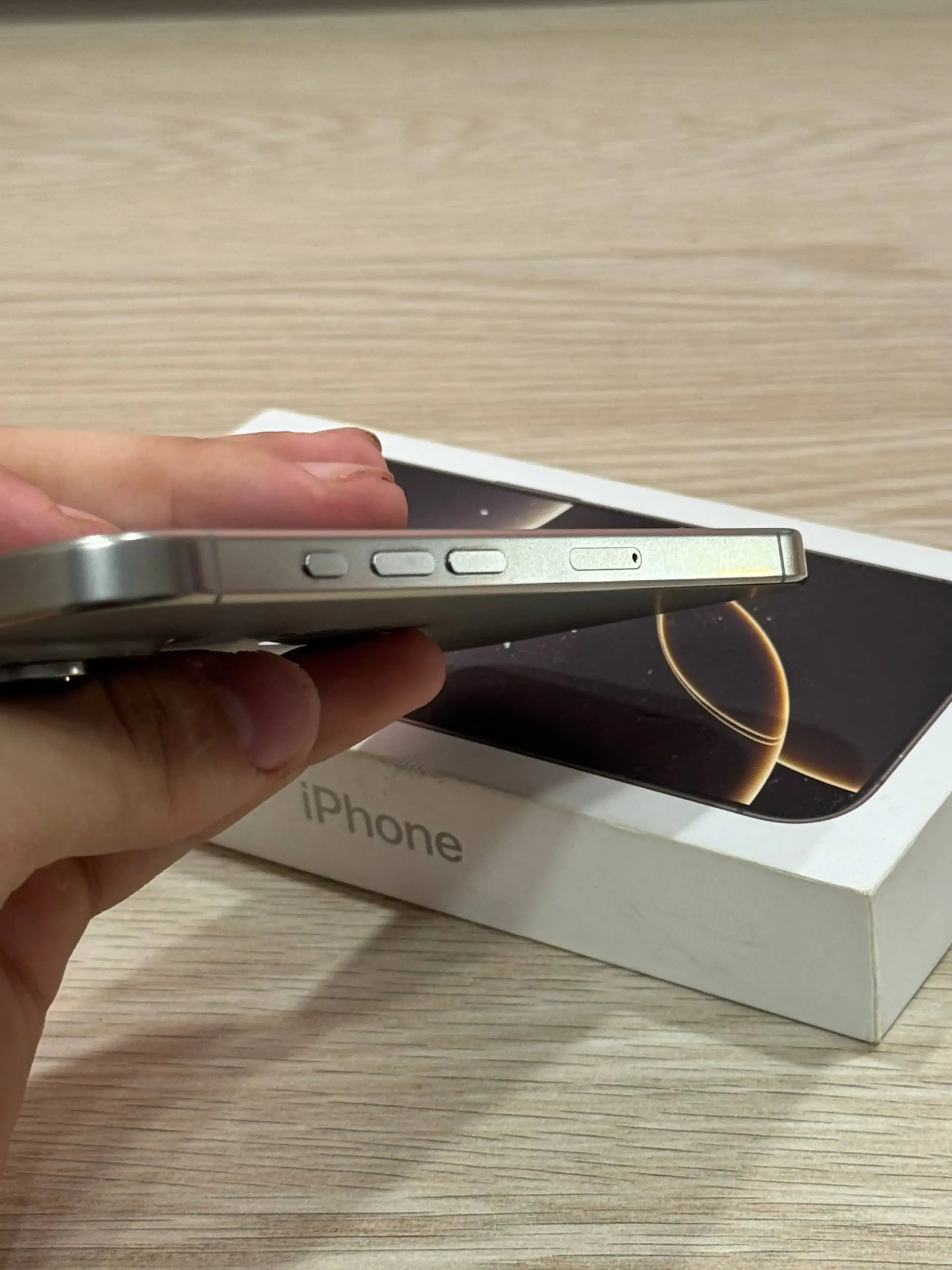 Продам iPhone 16 Pro 128GB Natural Titanium - Телефоны (Электроника) в Неизвестно