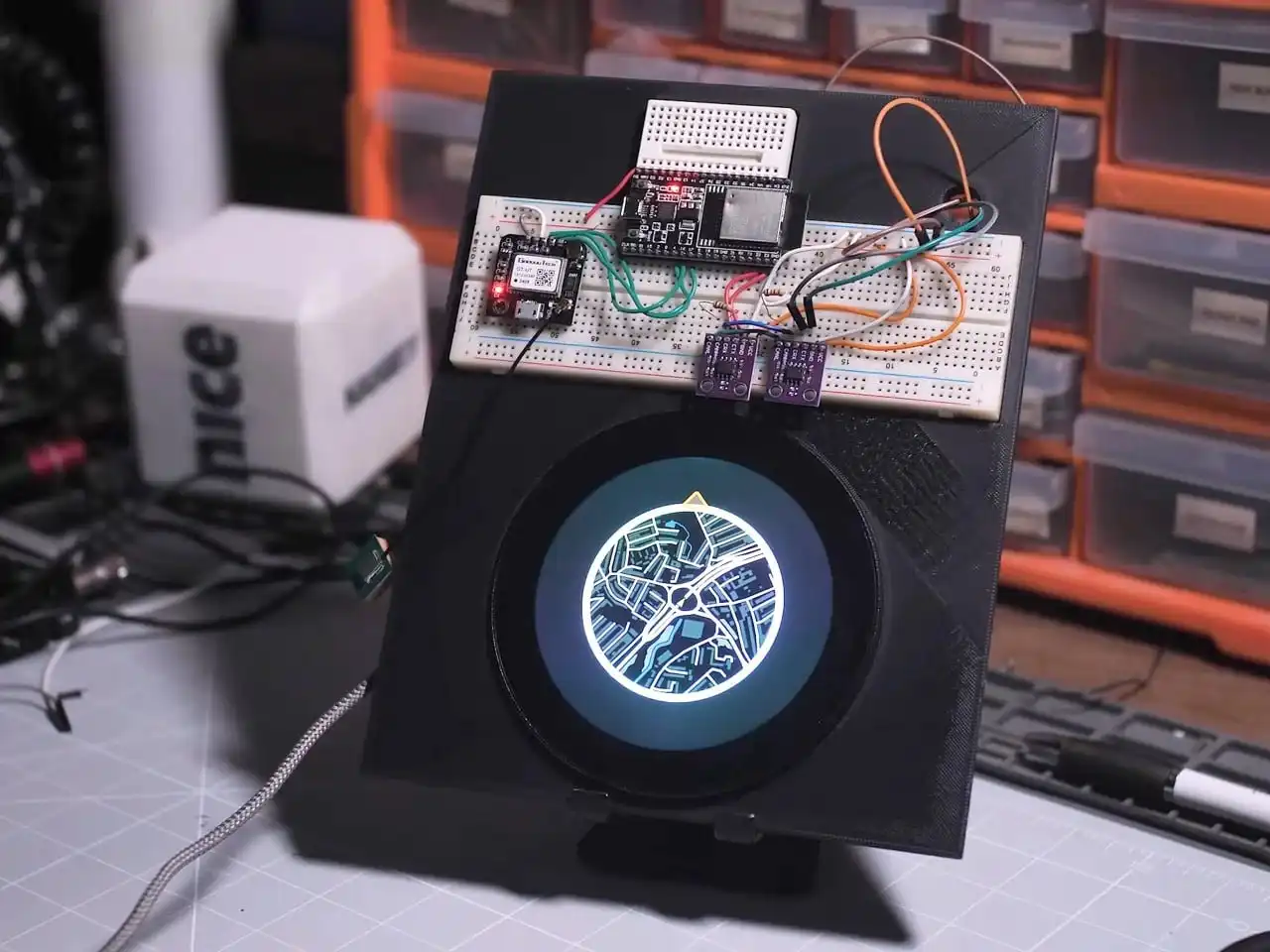 Навигация из Need for Speed Most Wanted в салоне авто