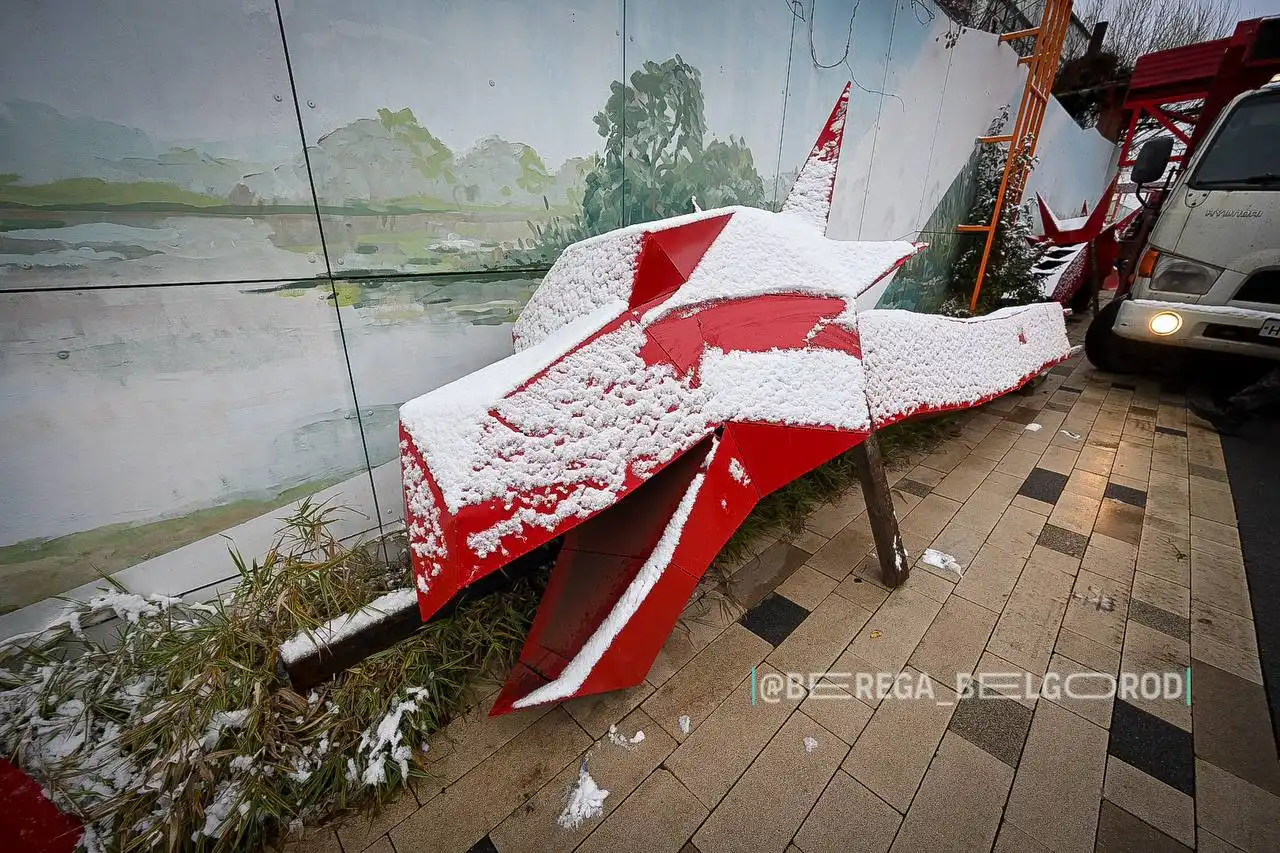 Новая металлическая скульптура на Берегах