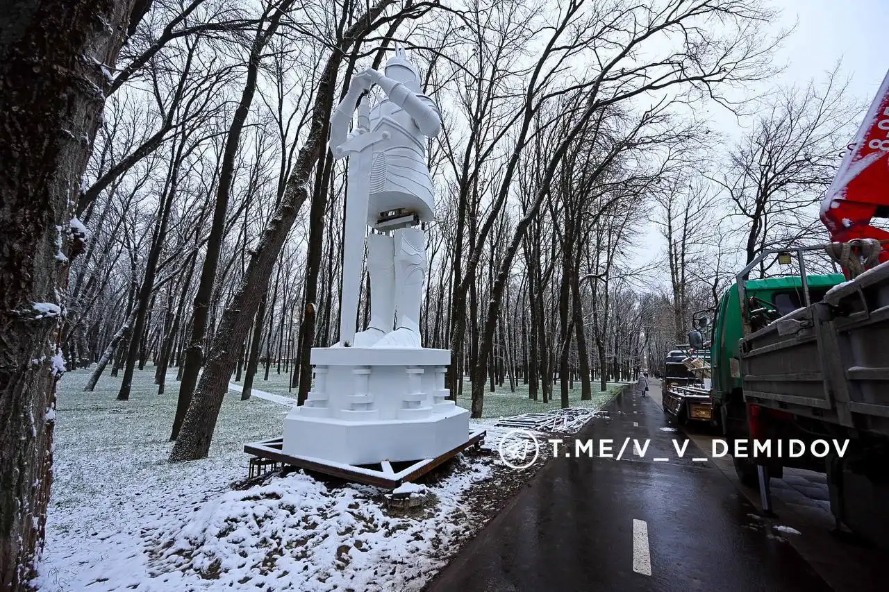 Открытие шахматного клуба с арт-объектами рыцарей в Центральном парке