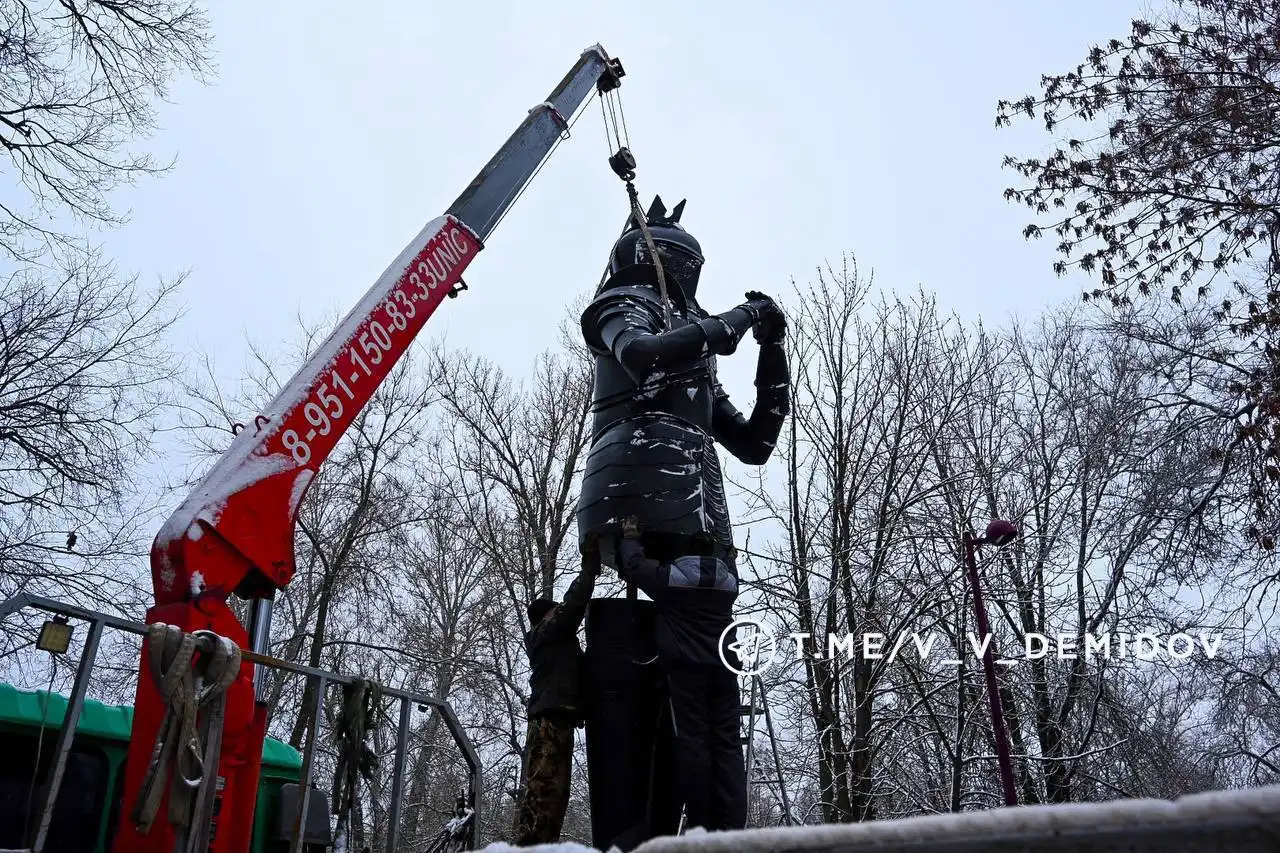 Открытие шахматного клуба с арт-объектами рыцарей в Центральном парке