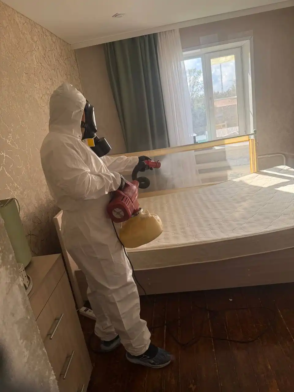 Услуги дезинфектора: обработка от вредителей и уборка