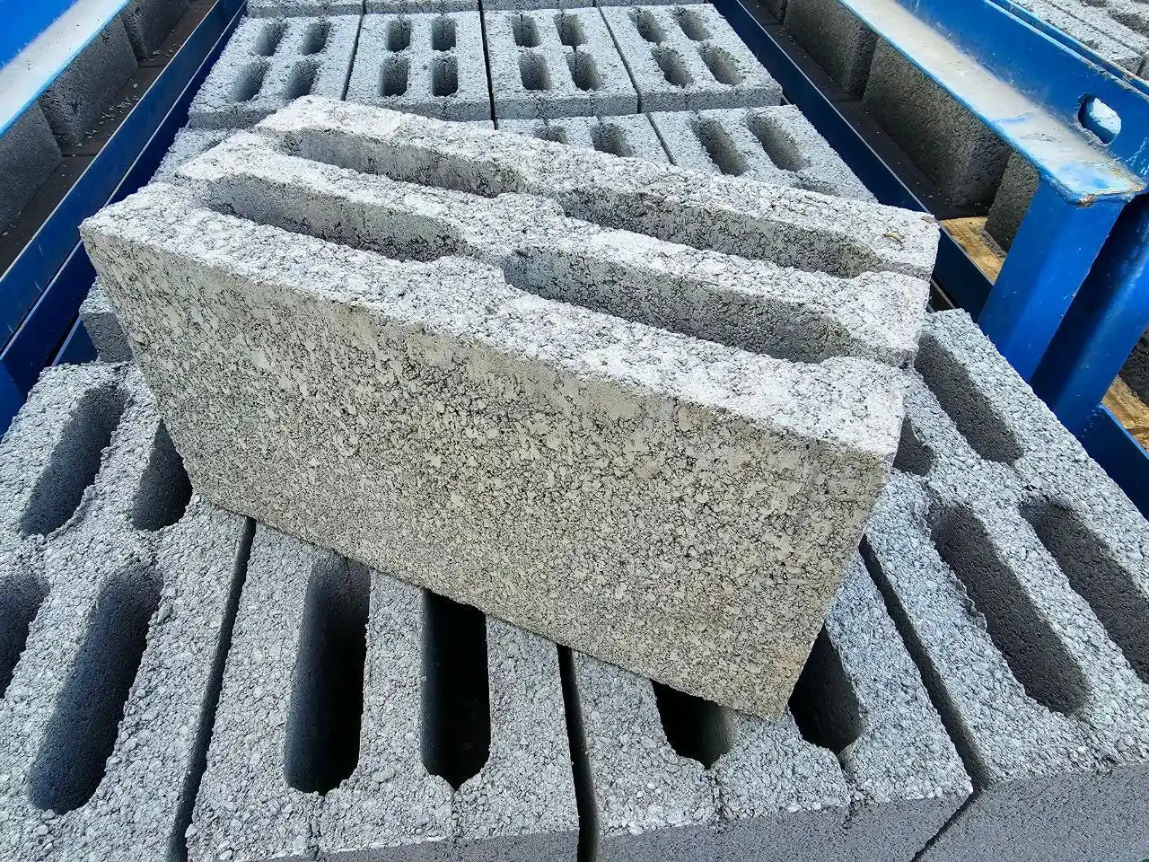 Шлакоблоки и сэндвич панели - Барахолка в Таганрог