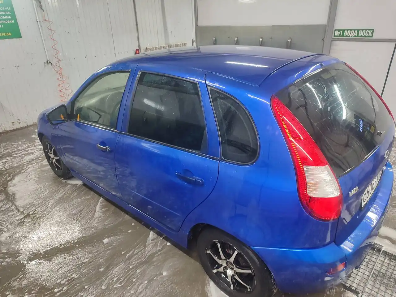 Продажа автомобиля Lada Kalina 2011 года с тюнингом