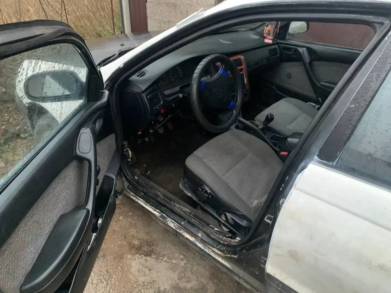 Тойота Карина Е не на ходу