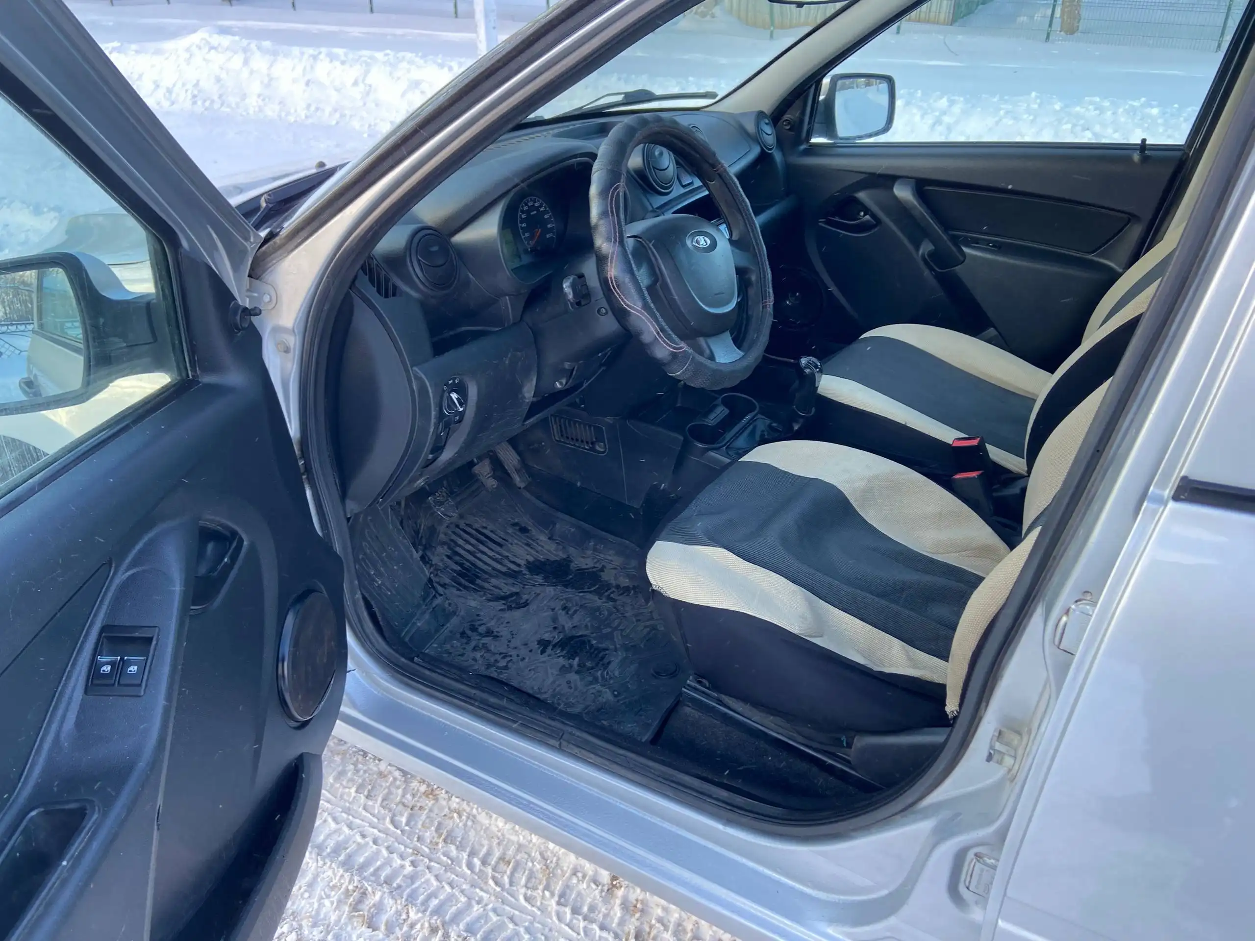 Продам Lada Granta 2015 года, 1 владелец, хорошее состояние