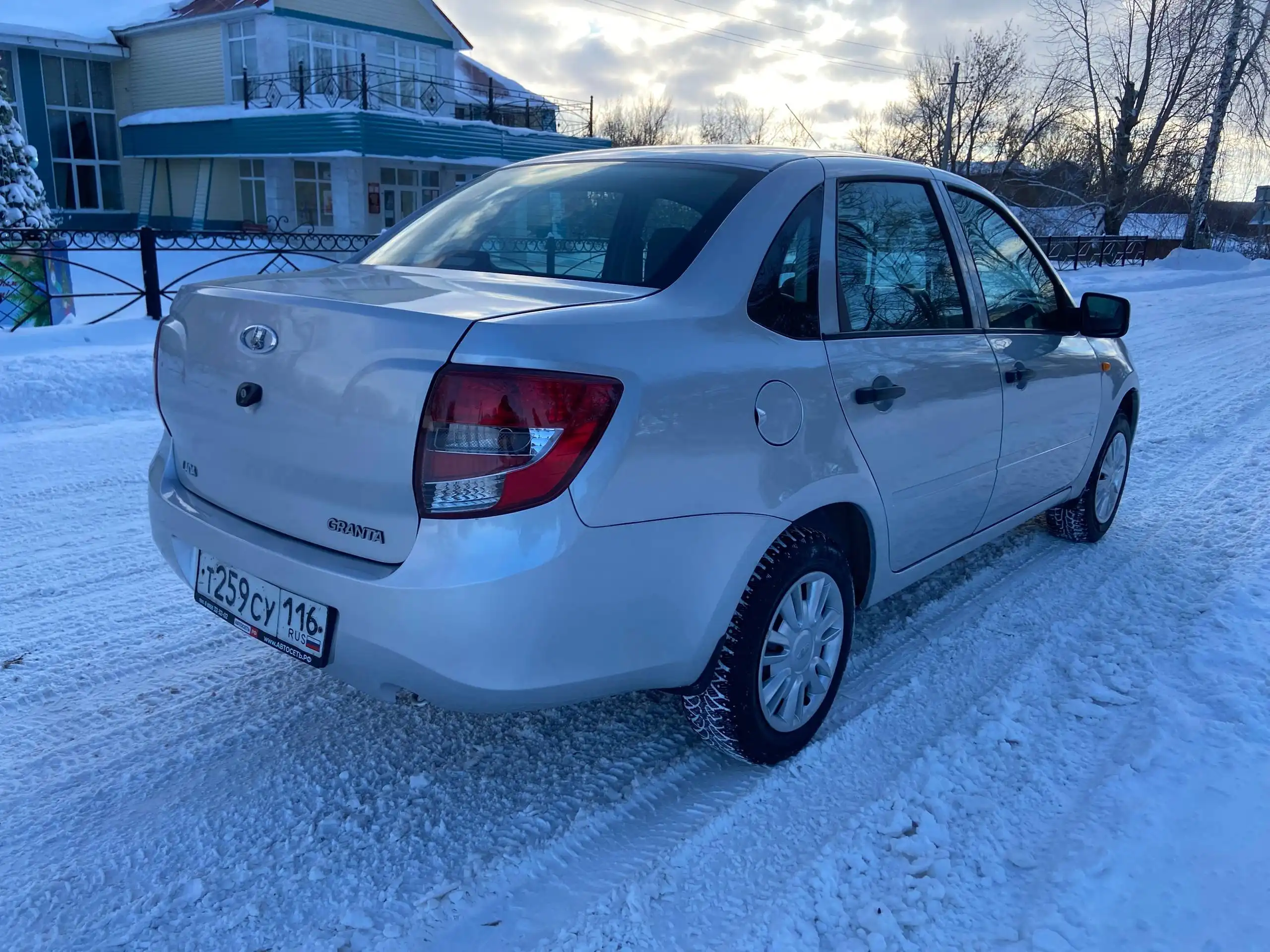 Продам Lada Granta 2015 года, 1 владелец, хорошее состояние