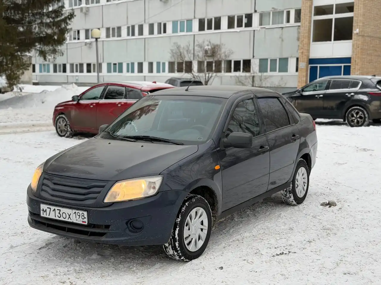 Продажа автомобиля Lada Granta 2 хэтчбек зеленого цвета