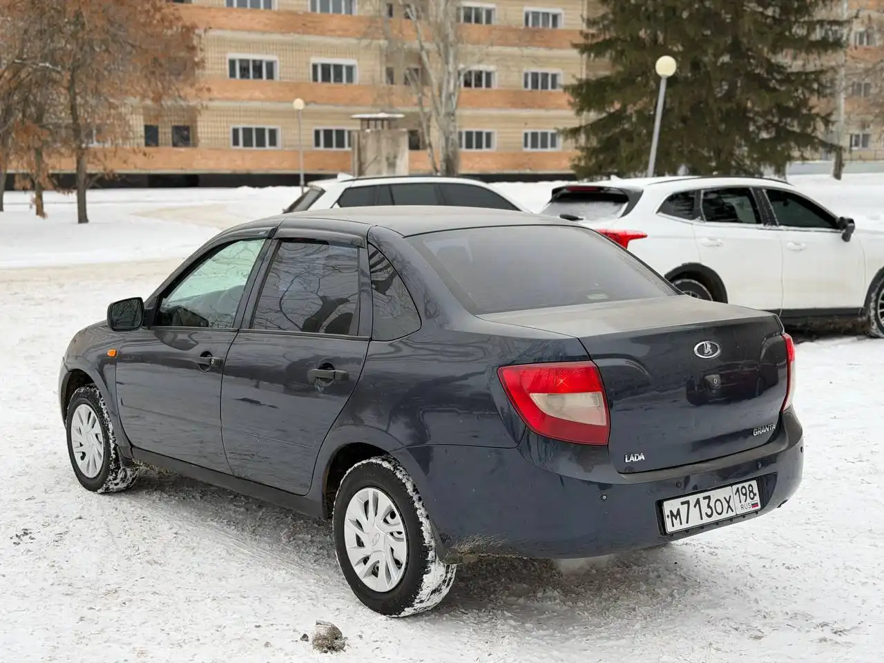 Продажа автомобиля Lada Granta 2 хэтчбек зеленого цвета