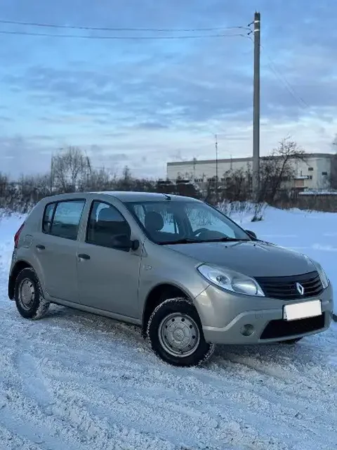 Renault Sandero 2012 года - частное объявление в Санкт-Петербург